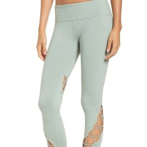Alo Entwine Yoga Leggings XS Sage